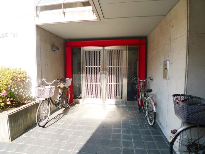 物件外観写真3　(エントランス部分)