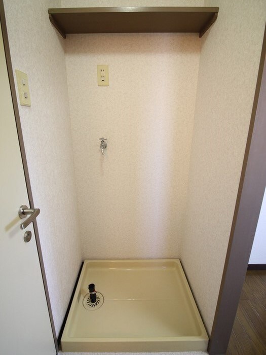 物件内観写真12　(洗濯機置場)