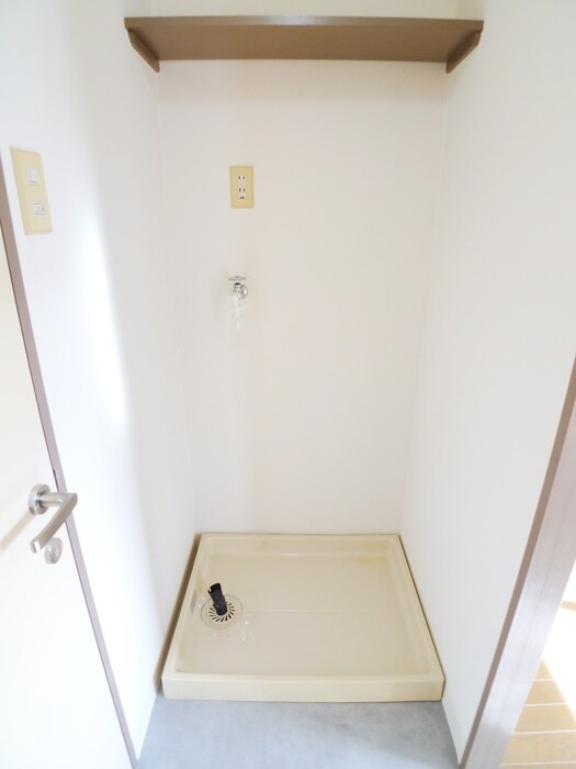 物件内観写真12　(洗濯機置場)