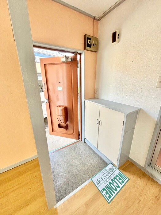 物件内観写真17　(玄関)
