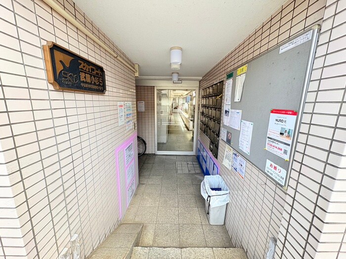 物件外観写真3　(エントランス部分)