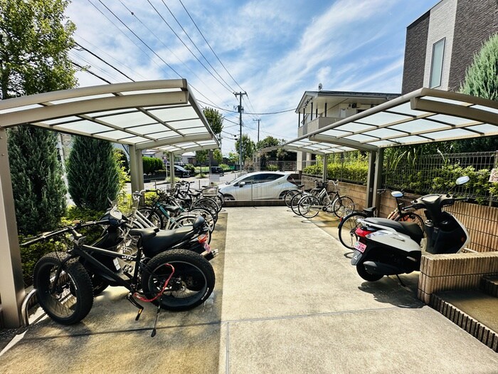 物件外観写真4　(駐輪場)