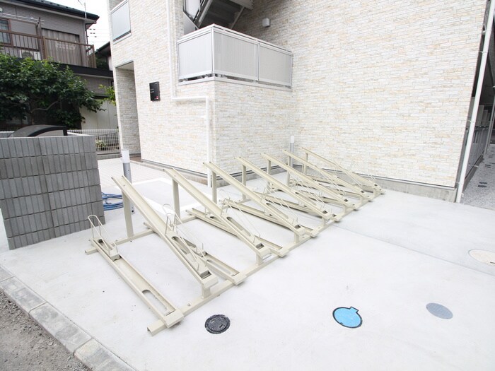 物件外観写真3　(駐輪場)