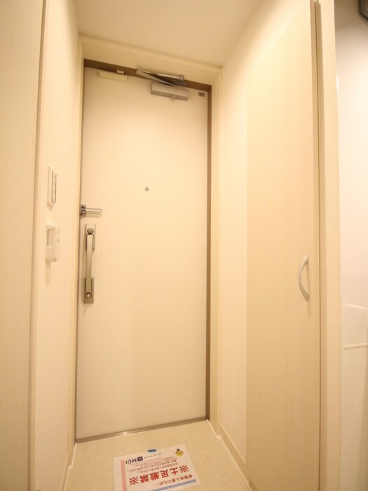 物件内観写真16　(玄関)