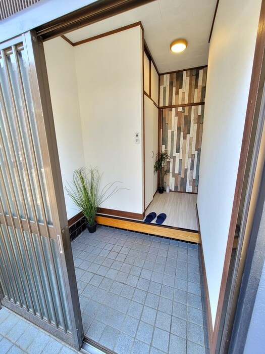 物件内観写真8　(玄関)