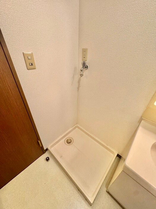 物件内観写真17　(洗濯機置場)