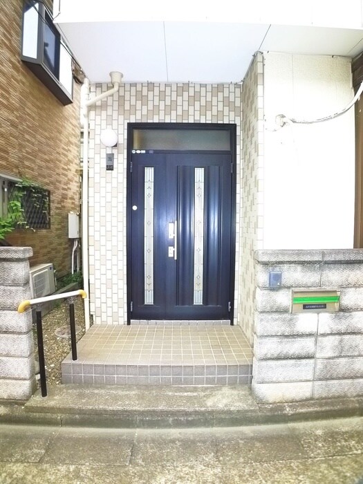 物件外観写真4　(エントランス部分)