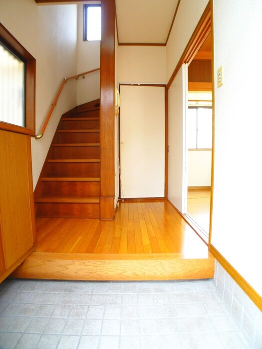 物件内観写真16　(玄関)