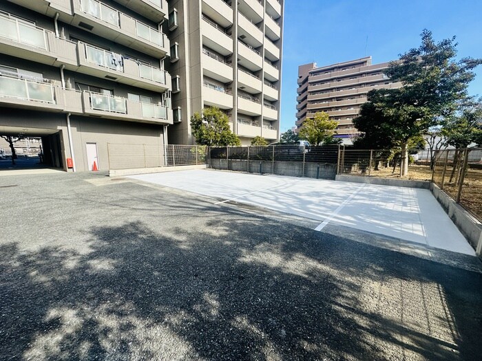 物件外観写真4　(駐車場)