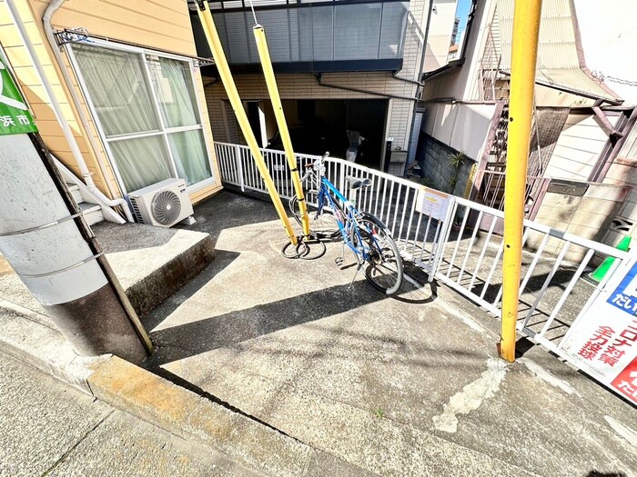 物件外観写真4　(駐輪場)
