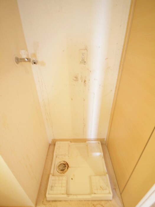 物件内観写真11　(洗濯機置場)