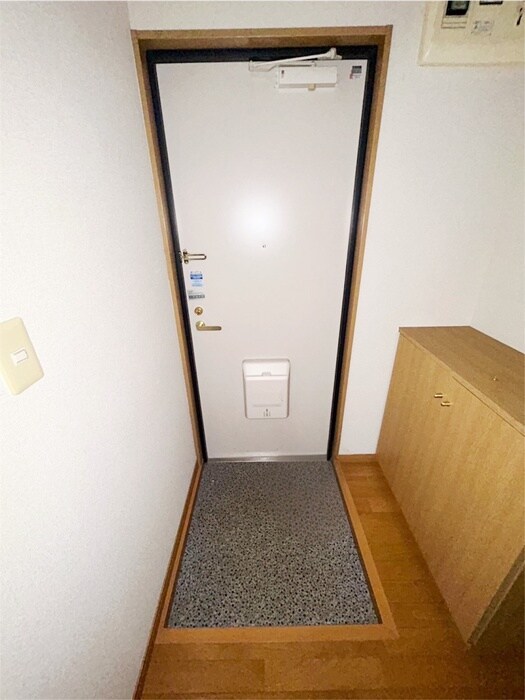 物件内観写真7　(玄関)
