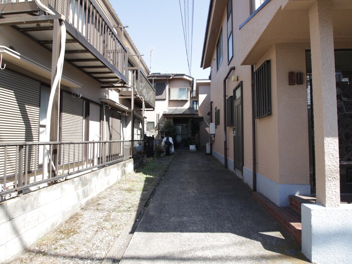 物件外観写真3　(エントランス部分)