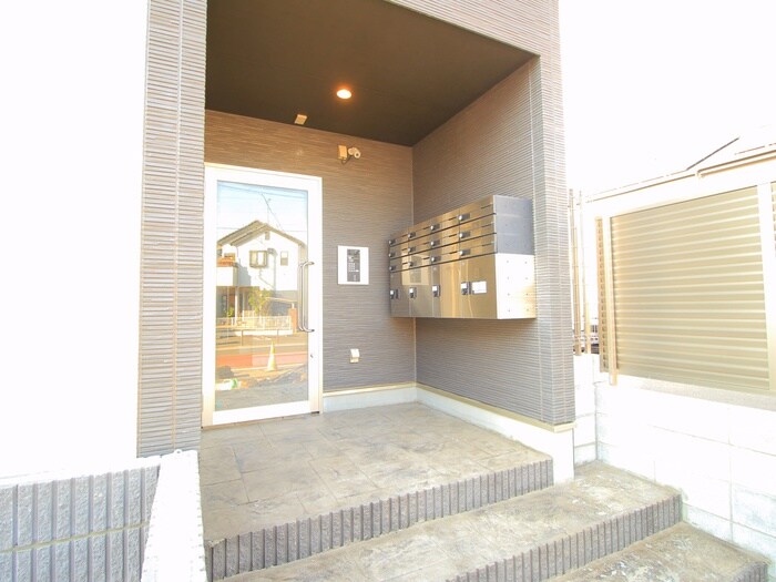 物件外観写真4　(エントランス部分)