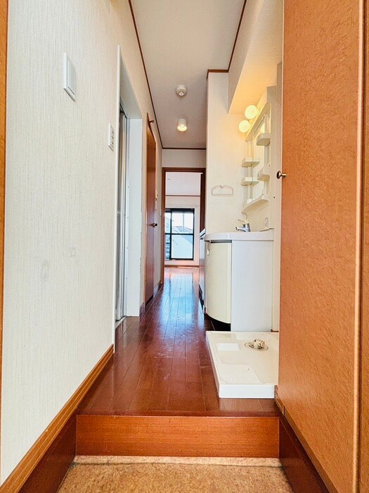 物件内観写真13　(玄関)