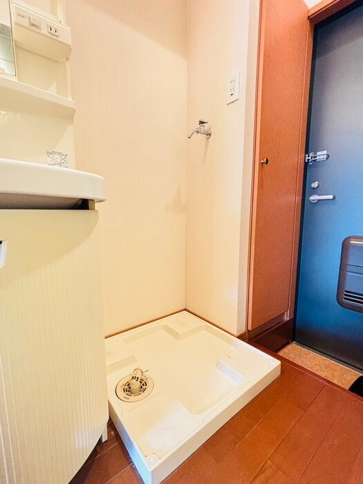 物件内観写真18　(洗濯機置場)