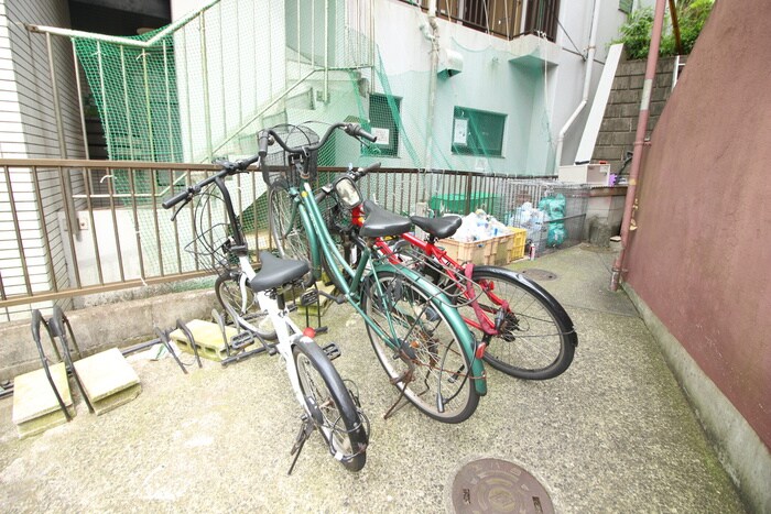 物件外観写真4　(駐輪場)