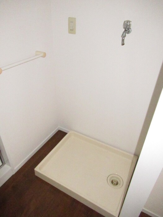 物件内観写真12　(洗濯機置場)