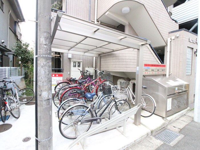 物件外観写真3　(駐輪場)