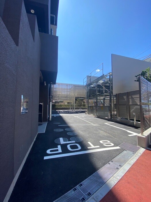 物件外観写真4　(駐車場)