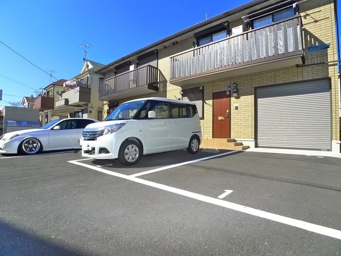 物件外観写真3　(駐車場)