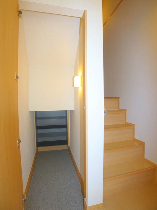 物件内観写真16　(玄関)