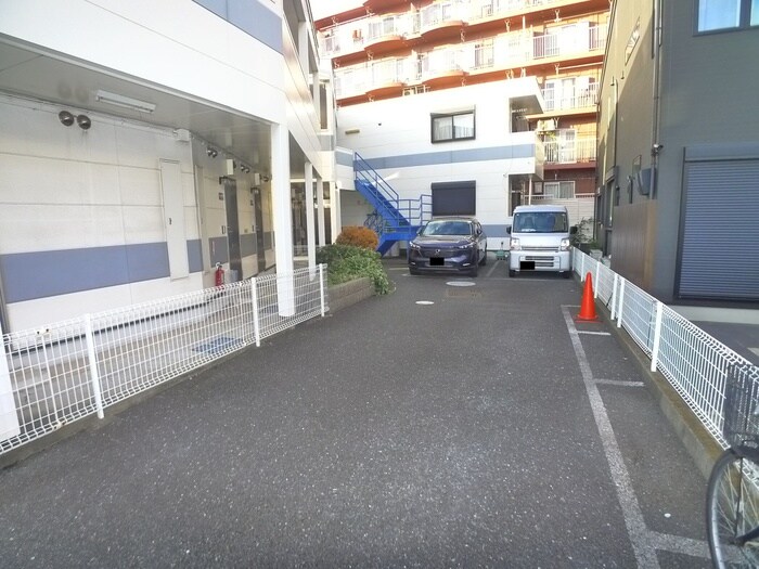 物件外観写真4　(駐車場)