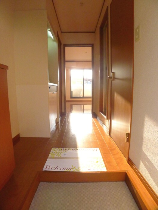 物件内観写真16　(玄関)