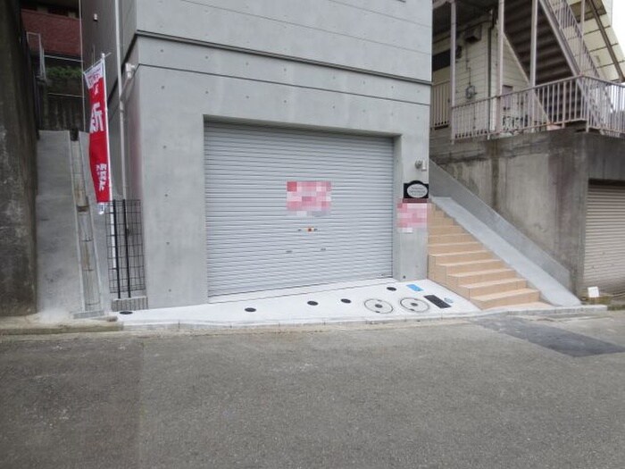 物件外観写真3　(駐車場)