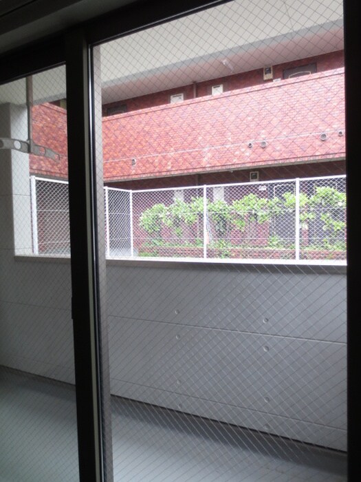 物件内観写真13　(室内からの展望)