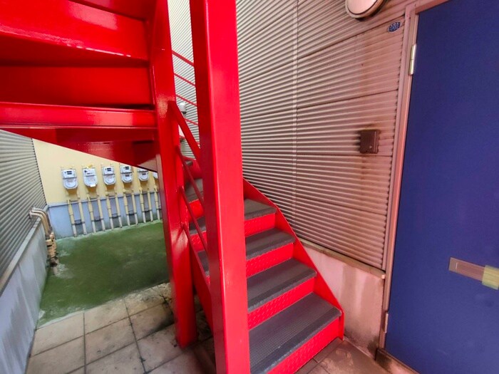 物件外観写真2　(エントランス部分)