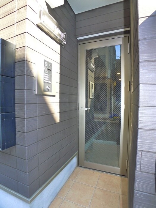 物件外観写真3　(エントランス部分)