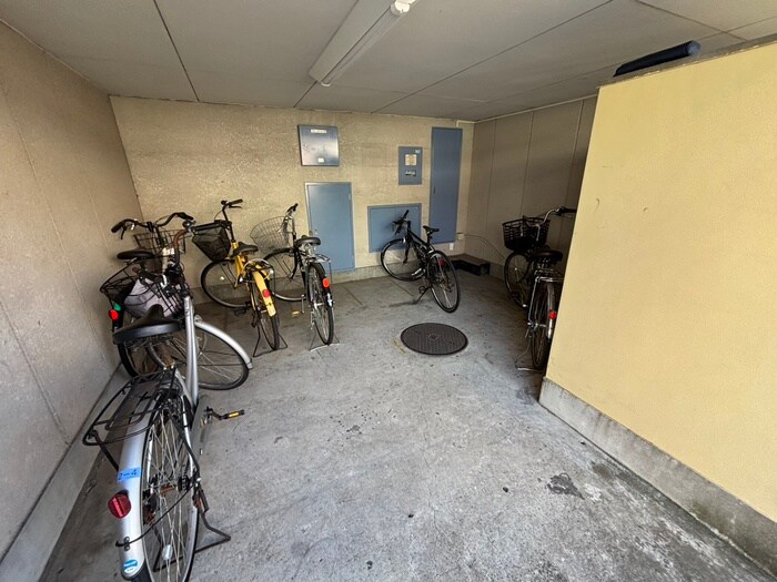 物件外観写真5　(駐輪場)