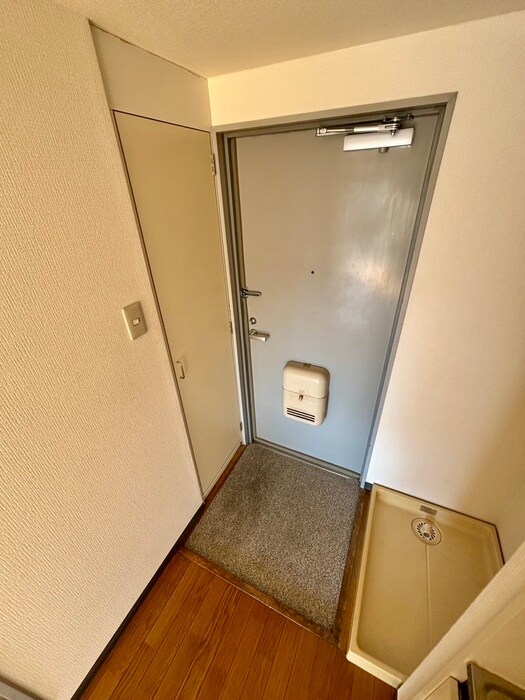 物件内観写真16　(玄関)