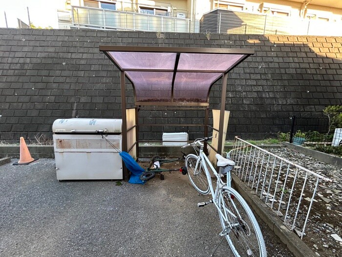 物件外観写真5　(駐輪場)