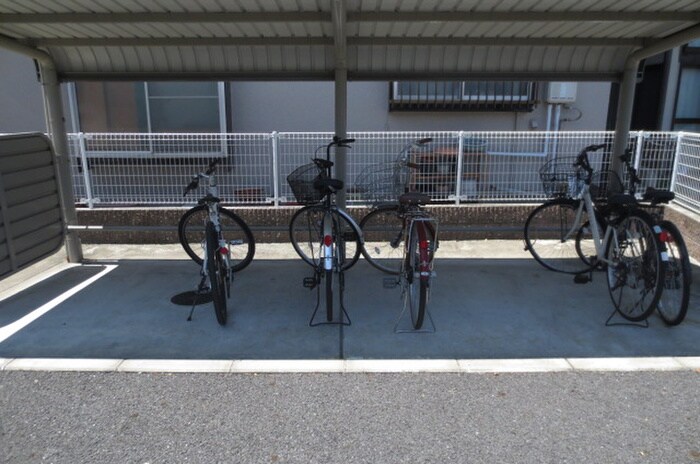 物件外観写真5　(駐輪場)