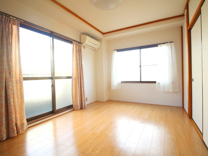 物件内観写真7　(室内からの展望)