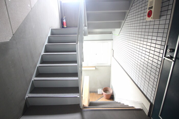 物件外観写真4　(エントランス部分)