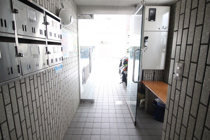 物件外観写真5　(エントランス部分)