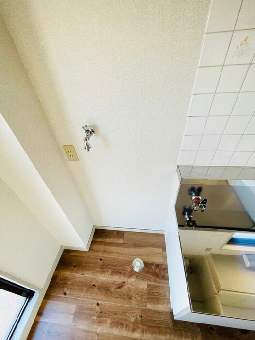 物件内観写真12　(洗濯機置場)