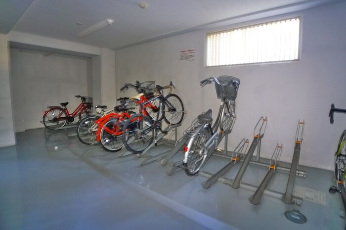 物件外観写真5　(駐輪場)