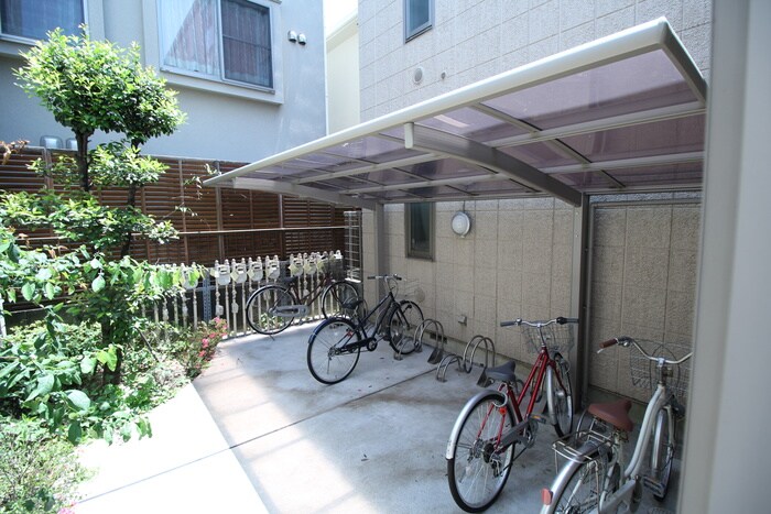 物件外観写真4　(駐輪場)