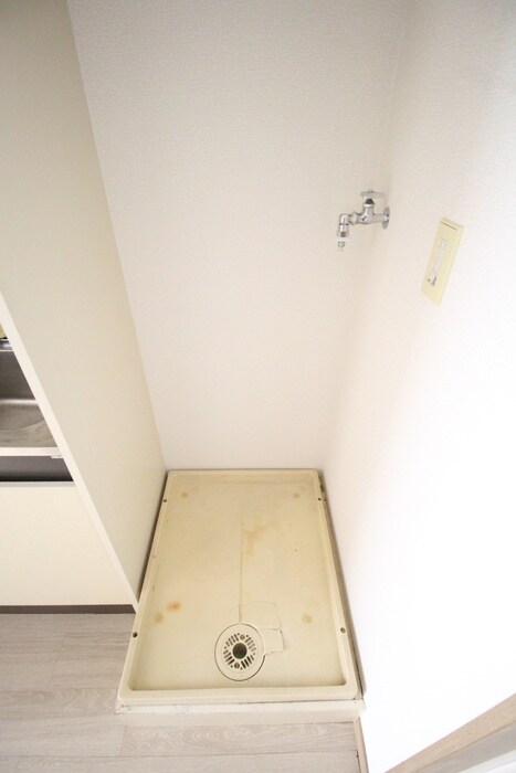 物件内観写真10　(洗濯機置場)