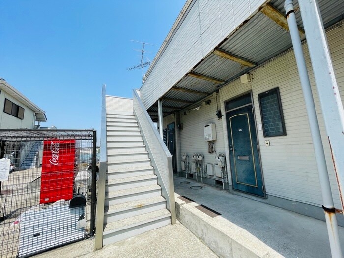 物件外観写真2　(エントランス部分)