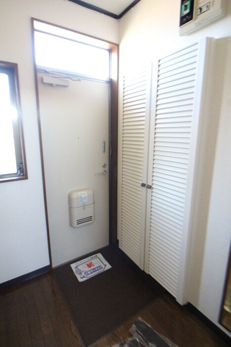 物件内観写真15　(玄関)