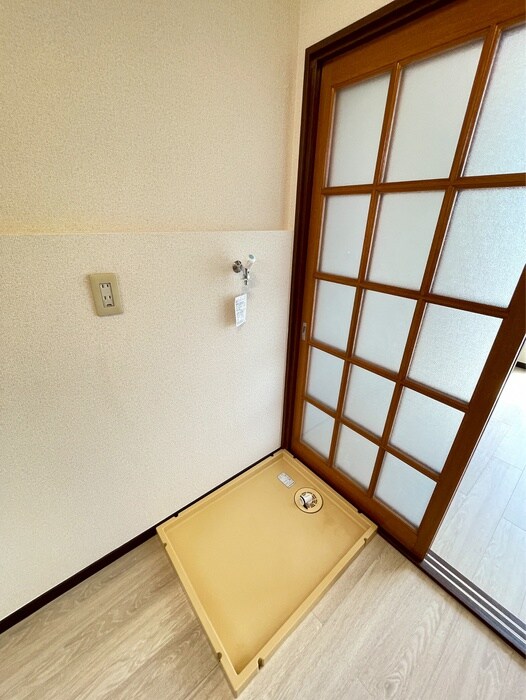 物件内観写真18　(洗濯機置場)