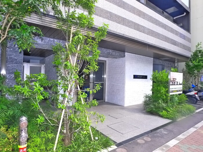 物件外観写真4　(エントランス部分)