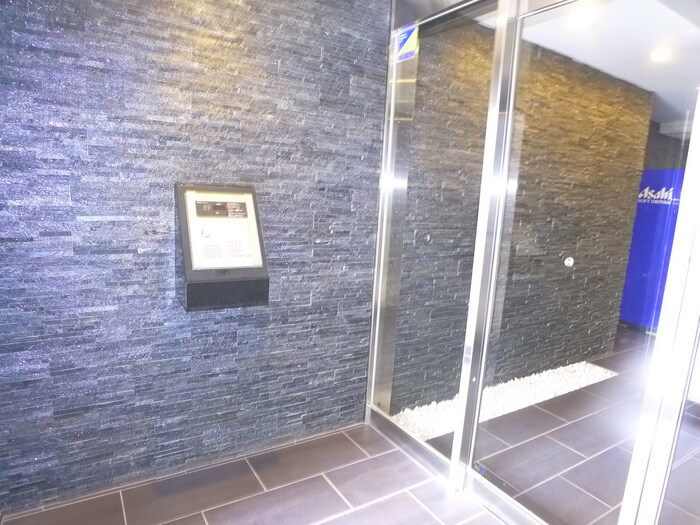 物件外観写真5　(エントランス部分)