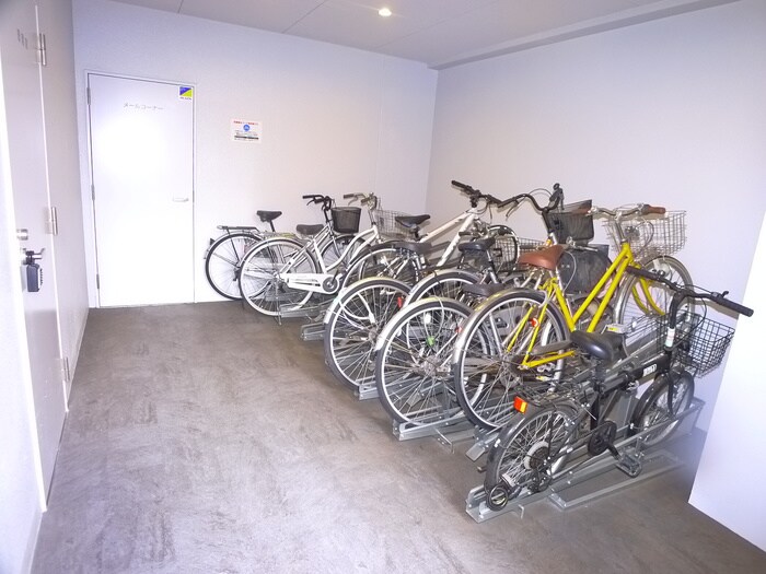 物件外観写真6　(駐輪場)