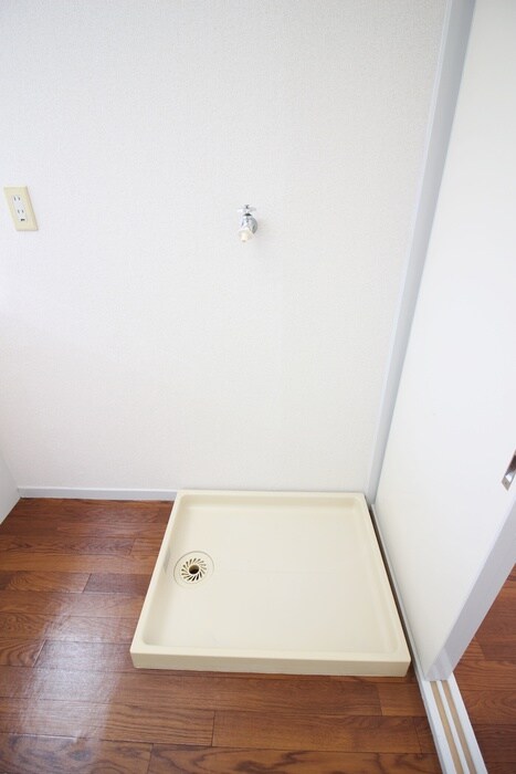 物件内観写真8　(洗濯機置場)